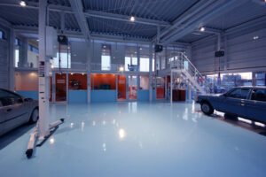 fachada taller mecanico moderno con autos