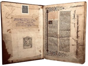 libro abierto con reglas gramaticales espanolas