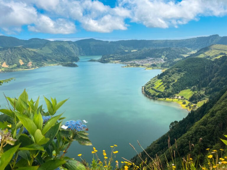 paisaje natural con sierras y laguna en pilar