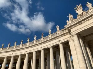 plaza papa francisco villa itati panoramica diurna