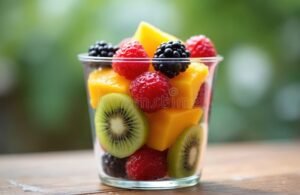 reloj de arena con fruta marchita fresca