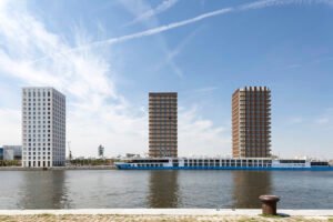 torres modernas frente al rio vicente lopez