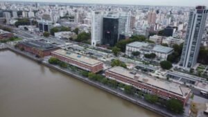 vista aerea de casas modernas en puerto madero
